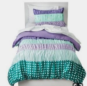 Twin comforter set